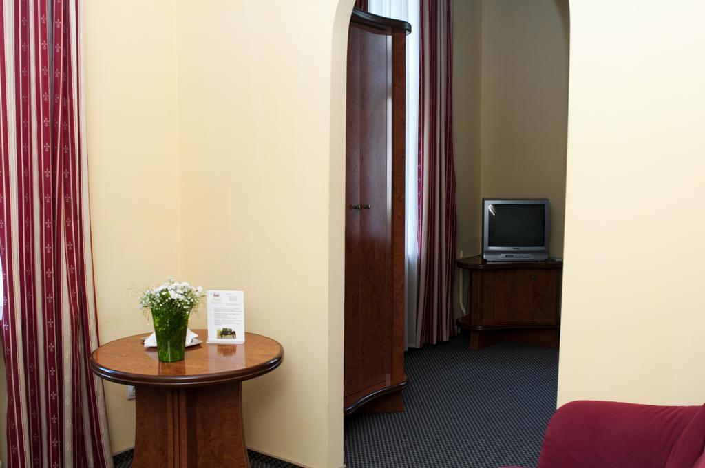 Wien Hotel Lviv Chambre photo