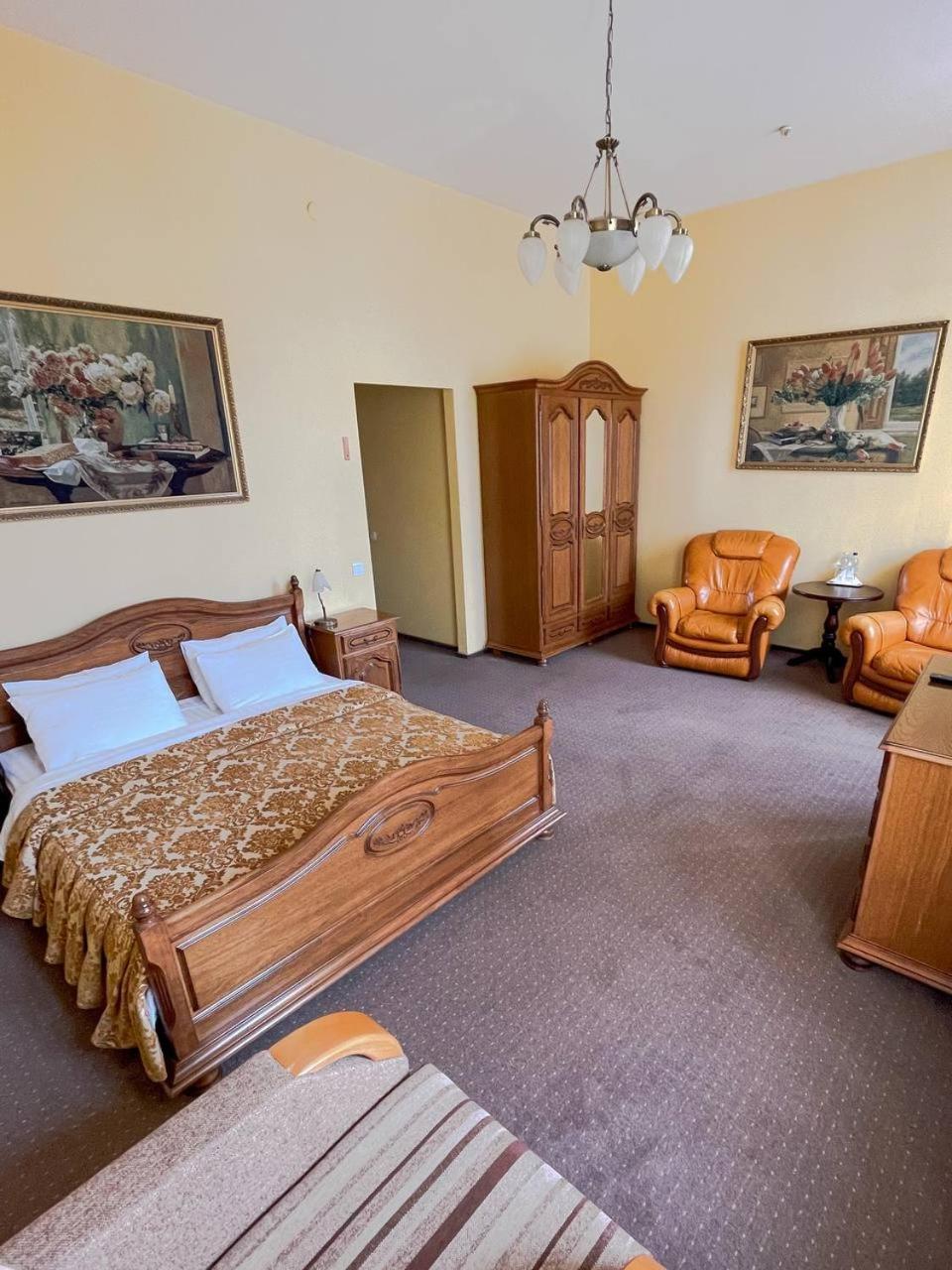 Wien Hotel Lviv Extérieur photo